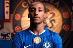 6370万蓝军标王！23岁佩德罗6场5球2助无缝衔接车子，斩获8月MVP