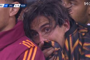 小魔仙心碎！迪巴拉第82分钟点球被扑+伤退，在替补席眼噙泪水